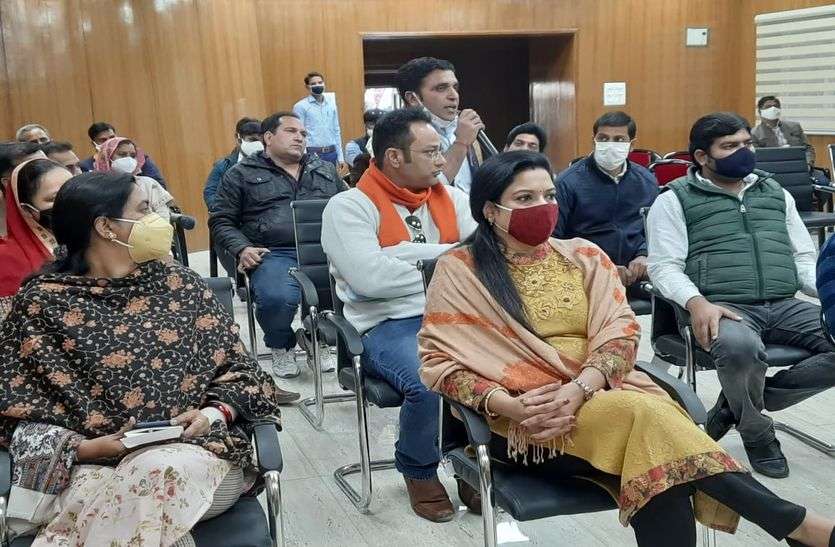 मेयर ने बुलाया तो पार्षदों ने गिनाई समस्याएं मेयर ने बुलाया तो पार्षदों ने गिनाई समस्याएं