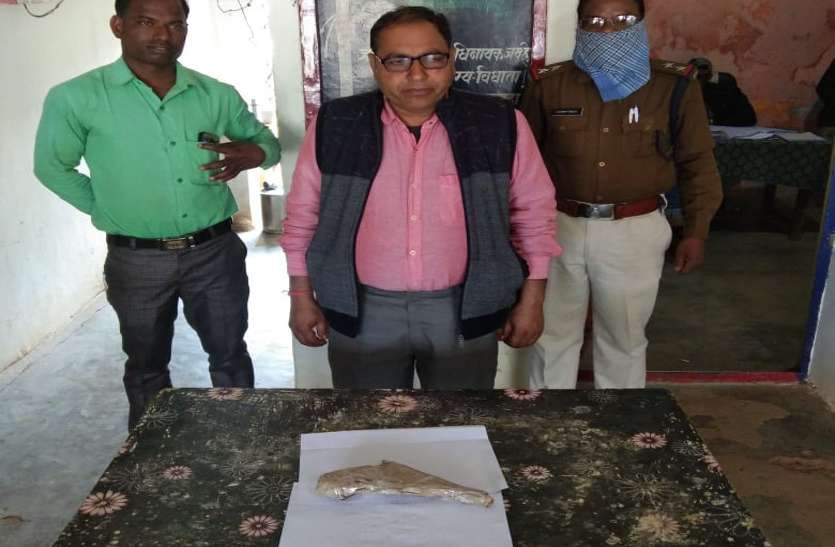 2 गुड़ फैक्टरी मालिकों की आपस में हुई लड़ाई तो एक ने दूसरे पर तान दिया कट्टा, ये था विवाद 2 गुड़ फैक्टरी मालिकों की आपस में हुई लड़ाई तो एक ने दूसरे पर तान दिया कट्टा, ये था विवाद