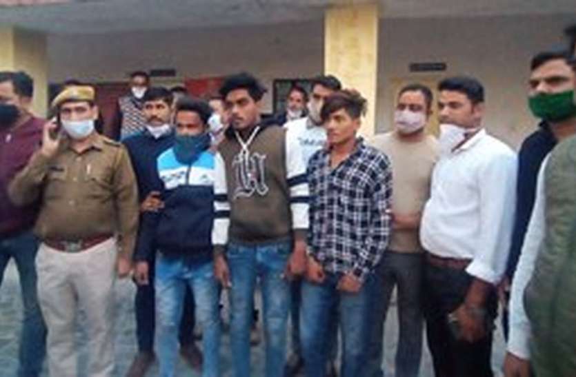 फिरौती मांगने वाले आरोपी को भी पकड़ा पुलिस की मुस्तैदी ...12 घंटे में पकड़े हत्या के तीन आरोपी तो व्यवसायी से फिरौती मांगने वाला धर दबोचा