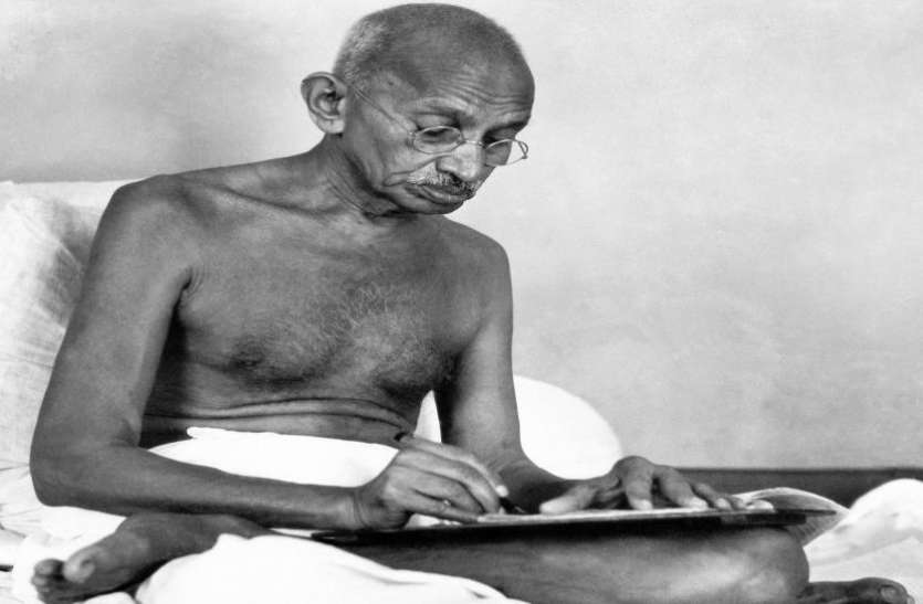 mahatma_gandhi.jpeg लंदन में नीलाम होगी महात्मा गांधी की कटोरी-चम्मच, राष्ट्रपिता पर रिसर्च करेगा America