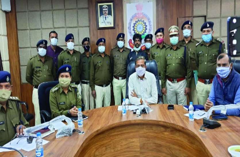 ब्लाइंड मर्डर का खुलासा: थप्पड़ मारने से नाराज प्रेमी ने ही महिला की कर दी थी हत्या ब्लाइंड मर्डर का खुलासा: थप्पड़ मारने से नाराज प्रेमी ने ही महिला की कर दी थी हत्या