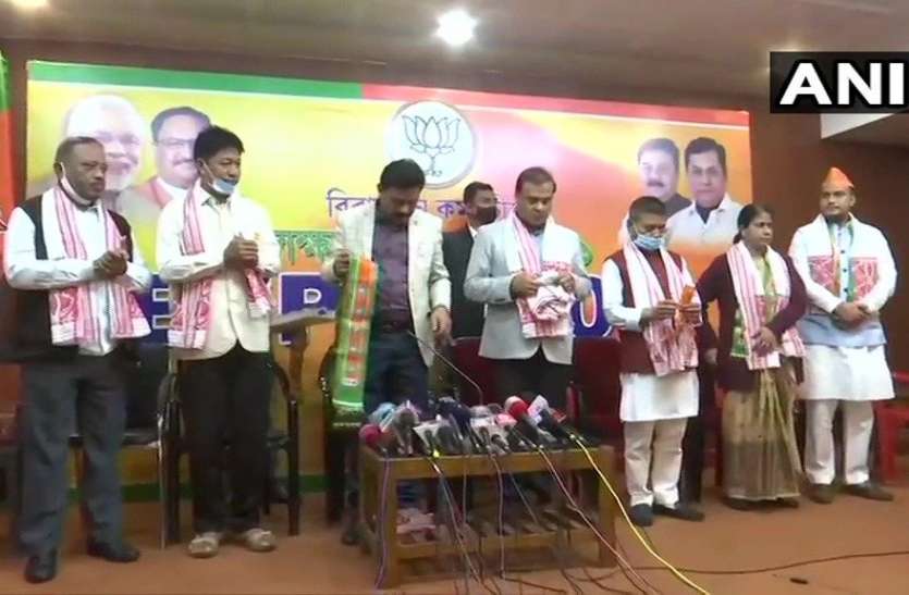 Legislators expelled from Assam Congress joined BJP असम कांग्रेस से निष्कासित विधायकों ने थामा भाजपा का दामन