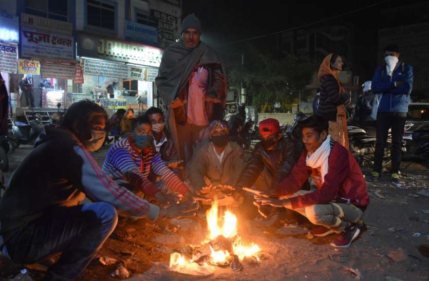 हर रात पिघलता है मां का दिल, सहनी पडती है सर्दी की थर्ड डिग्री हर रात पिघलता है मां का दिल, सहनी पडती है सर्दी की थर्ड डिग्री