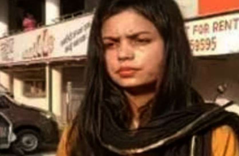 स्मृति ईरानी का जवाब, शूटर वर्तिका सिंह पर एफआइआर स्मृति ईरानी का जवाब, शूटर वर्तिका सिंह पर एफआइआर