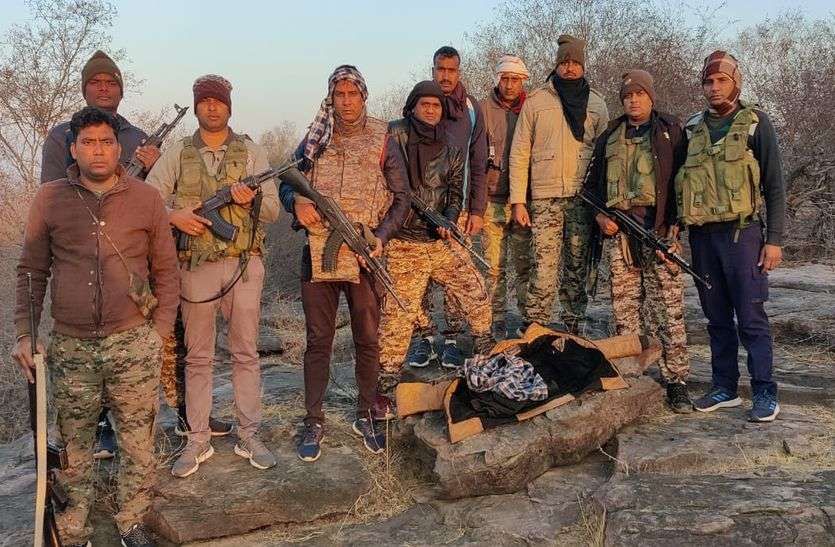 Signs of changing location of injured dacoit, police camp will remain in Dang घायल डकैत के स्थान बदलने के मिल रहे संकेत, डांग में जमा रहेगा पुलिस डेरा