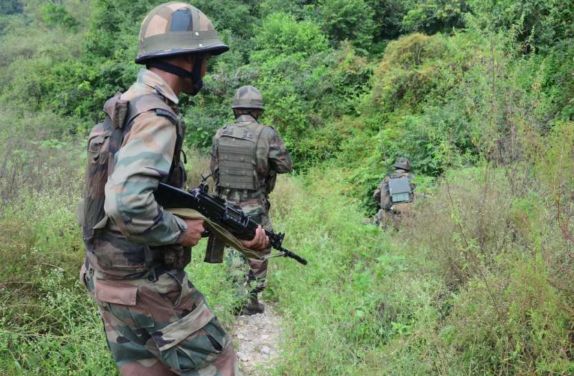 Watchman firing in Jammu and Kashmir after warning, CRPF jawan injured जम्मू एवं कश्मीर में पहरेदार ने चेतावनी के बाद की फायरिंग, सीआरपीएफ जवान घायल