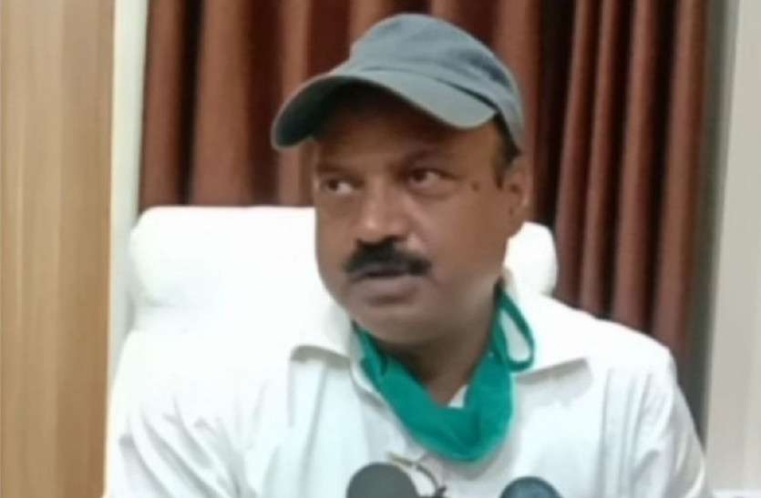 एसीबी की ताबड़तोड़ कार्रवाई: चेक काटने के एवज में 60 हजार की रिश्वत लेते सीईओ को रंगे हाथों दबोचा एसीबी की ताबड़तोड़ कार्रवाई: चेक काटने के एवज में 60 हजार की रिश्वत लेते सीईओ को रंगे हाथों दबोचा
