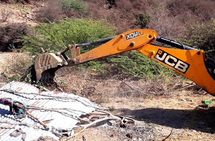 बीसलपुर कन्जर्वेशन रिजर्व वन क्षेत्र से हटाया अतिक्रमण बीसलपुर कन्जर्वेशन रिजर्व वन क्षेत्र से हटाया अतिक्रमण