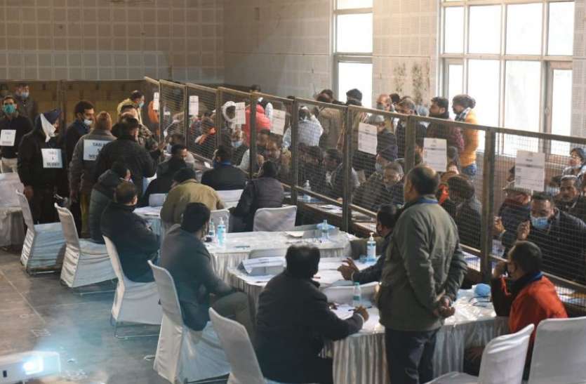 Haryana Municipal Election Result Haryana Municipal Election Result: किसान आंदोलन के बीच बीजेपी को बड़ा झटका, कहीं हारी तो कहीं पिछड़ी