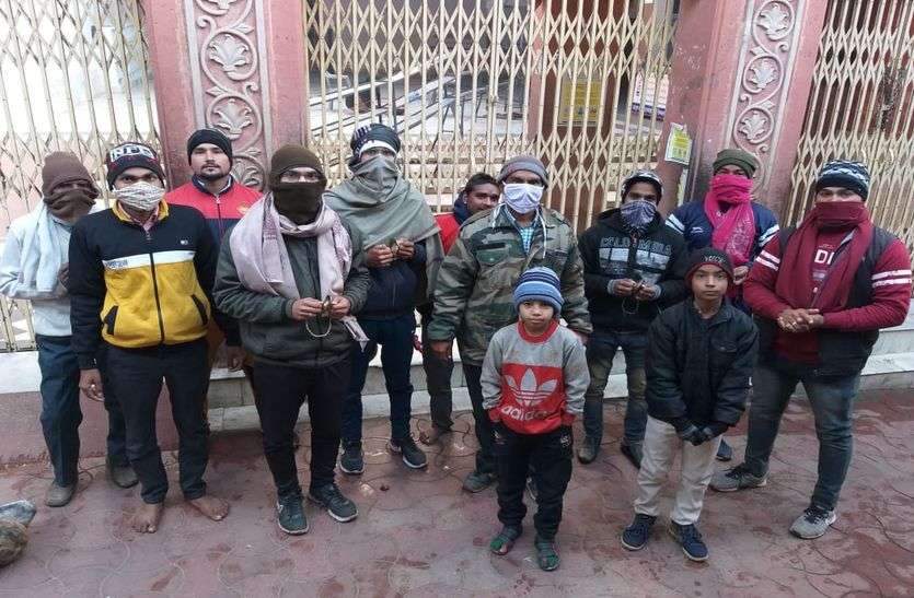 कड़ाके की सर्दी के बीच करौली में गूंजे हरे रामा-हरे कृष्णा के स्वर कड़ाके की सर्दी के बीच करौली में गूंजे हरे रामा-हरे कृष्णा के स्वर