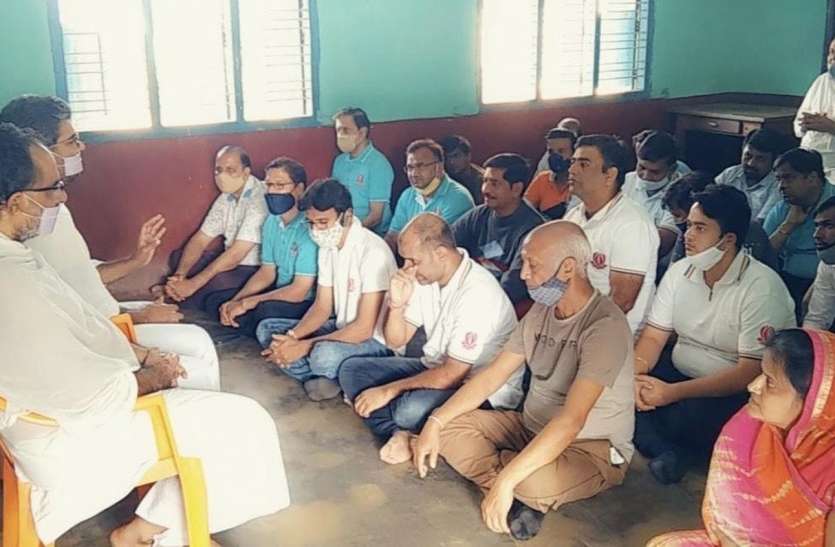 मंत्रोच्चार से वातावरण बनता है मंगलमय-मुनि सुधाकर मंत्रोच्चार से वातावरण बनता है मंगलमय-मुनि सुधाकर