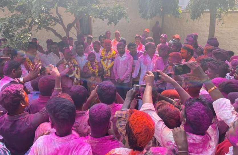 पंचायत चुनावों में भाजपा, कांग्रेस ने बड़ी जीत का दावा किया ग्राम पंचायत चुनावों में भाजपा, कांग्रेस ने बड़ी जीत का दावा किया