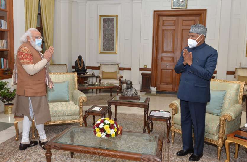 PM Modi meets President Kovind पीएम मोदी ने की राष्ट्रपति रामनाथ कोविंद से मुलाकात, नए साल की दीं शुभकामनाएं
