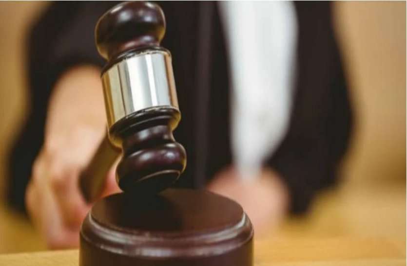 court_.jpg लोक सेवकों की जांच के पूर्व अनुमति के कानून को चुनौती पर केंद्र और राज्य सरकार को नोटिस