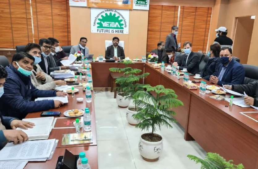 e959141b-a990-429a-b431-ff8669747e75.jpeg देश के सबसे बड़े एयरपोर्ट की रिपोर्ट लेने पहुंचे नागरिक उड्डयन मंत्री, बोले- पूरी दुनिया कर रही है तारीफ