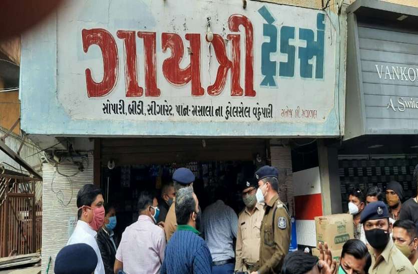 दिन दहाड़े फायरिंग कर नकदी लूट फरार हुए आरोपी, सीसीटीवी फुटेज आए सामने दिन दहाड़े फायरिंग कर नकदी लूट फरार हुए आरोपी, सीसीटीवी फुटेज आए सामने