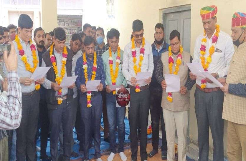 महावीरसिंह देवड़ा बने राजस्थान पटवार संघ सिरोही के जिलाध्यक्ष, पूरी कार्यकारिणी निर्विरोध घोषित महावीरसिंह देवड़ा बने राजस्थान पटवार संघ सिरोही के जिलाध्यक्ष, पूरी कार्यकारिणी निर्विरोध घोषित