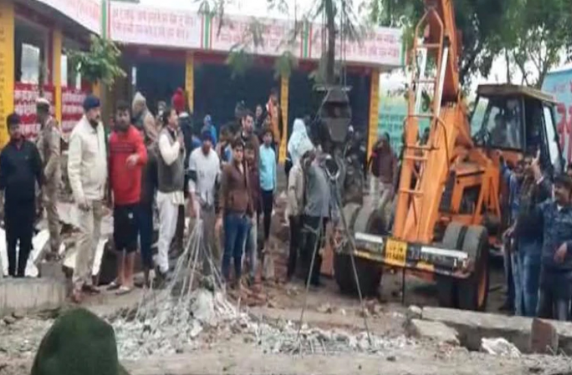 Muradnagar Uttar Pradesh : मुरादनगर श्मशान में छत गिरा, मलबे में दबकर 5 की मौत