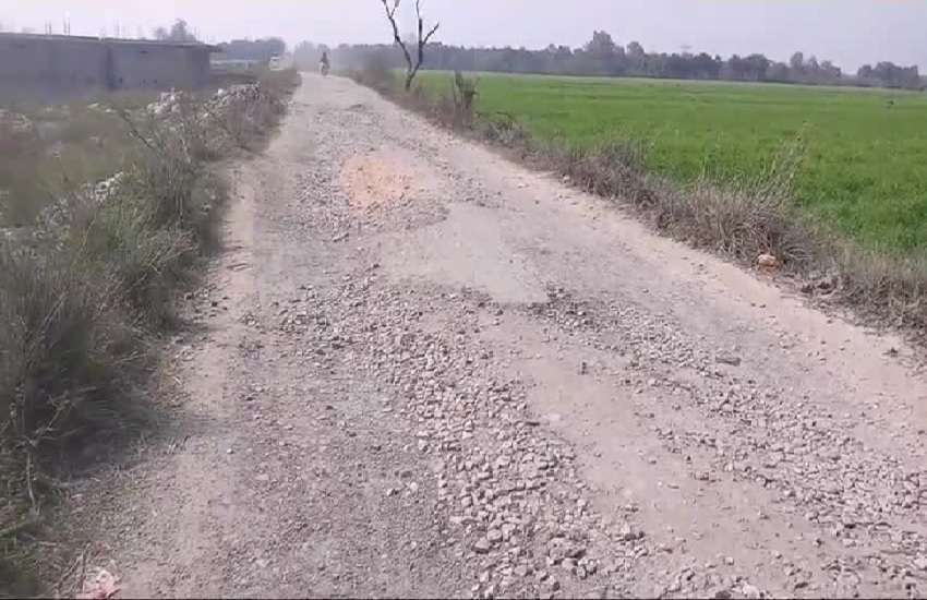गांवों के संपर्क मार्गों की हालत खराब