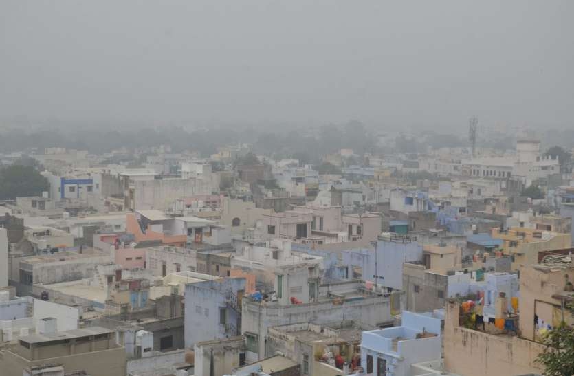 ओले, बारिश तो कहीं छाए रहे बादल ओले, बारिश तो कहीं छाए रहे बादल