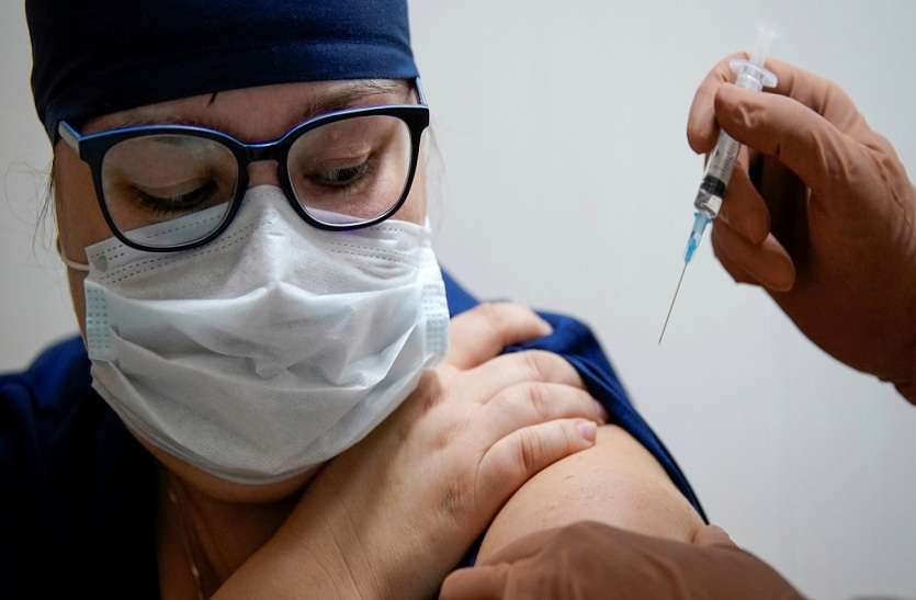 COVID 19 vaccine in CG COVID 19 वैक्सीन को लेकर हेल्थ वर्कर्स में हिचक बरकरार, 6 दिन में 45071 को सूचना, पहुंचे केवल 28731