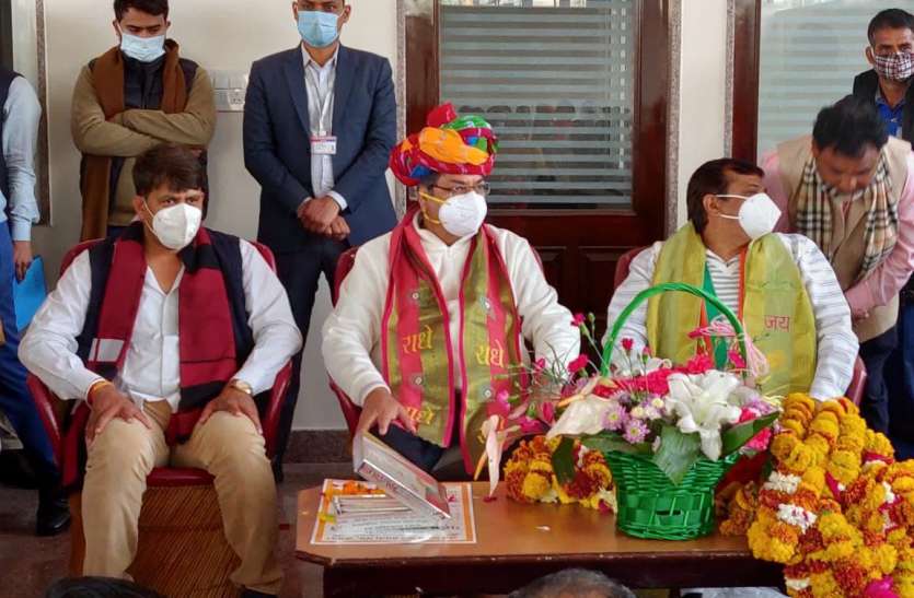 सोनिया गांधी की ‘रसोई’ राजस्थान की कांग्रेस सरकार से चलती है-पूनियां सोनिया गांधी की ‘रसोई’ राजस्थान की कांग्रेस सरकार से चलती है-पूनियां