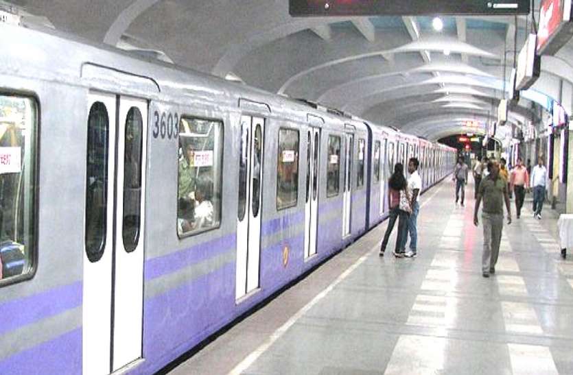 KOLKATA METRO---दमदम मेट्रो स्टेशन पर युवक ने की खुदकुशी की कोशिश KOLKATA METRO---दमदम मेट्रो स्टेशन पर युवक ने की खुदकुशी की कोशिश