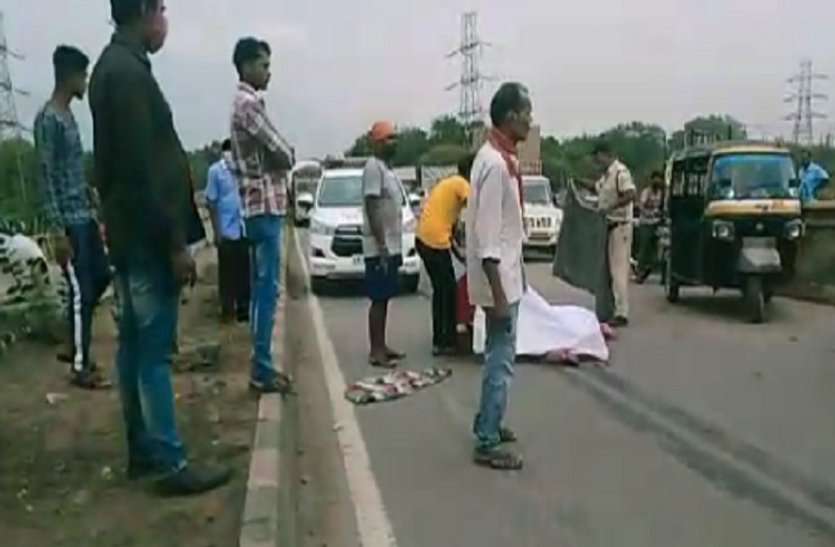 छह दिन बाद होने वाली थी सगाई, इधर घर लौटते वक्त सड़क दुर्घटना में बेटे की मौत, घर में पसरा मातम छह दिन बाद होने वाली थी सगाई, इधर घर लौटते वक्त सड़क दुर्घटना में बेटे की मौत, घर में पसरा मातम