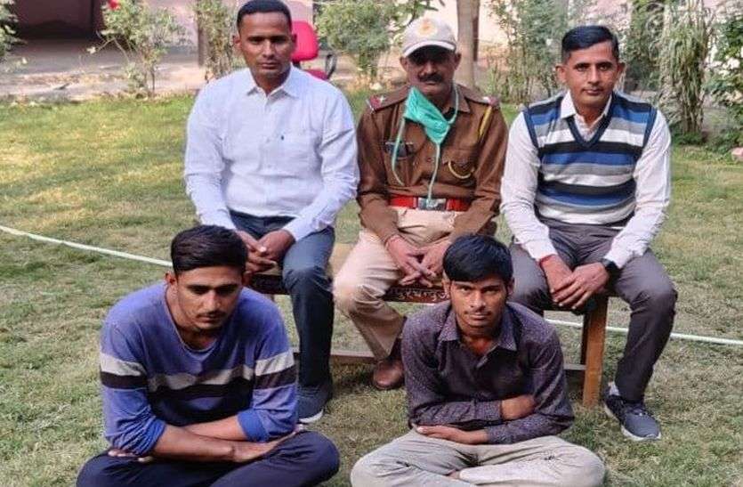 पुलिस ने दबोचे कार और बाइक चोर पुलिस ने दबोचे कार और बाइक चोर