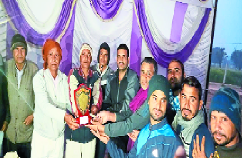 वॉलीबाल स्पर्धा में बिलौची की टीम मारी बाजी वॉलीबाल स्पर्धा में बिलौची की टीम मारी बाजी