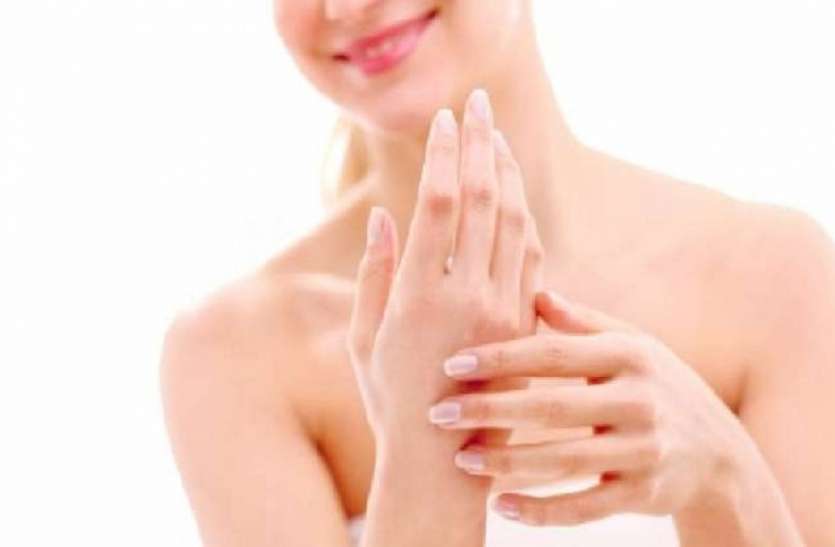skin problem सर्दियों में हाथों की त्वचा की चमक को बरकरार रखने के लिए लगाएं दूध और नमक, दिखने लगेगा फर्क