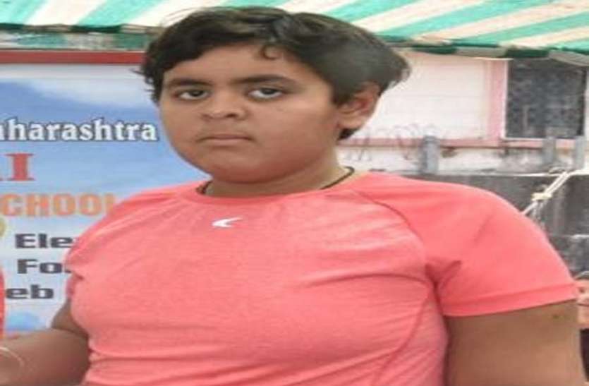azamgarh news अपना ही रिकार्ड तोड़ तैराकी में आजमगढ़ की दिव्यांग बेटी ने रचा नया इतिहास
