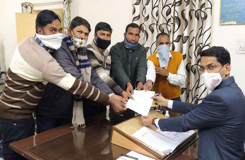 प्रबोधक संघ ने सौंपा ज्ञापन, वेतन विसंगति को दूर करने की मांग प्रबोधक संघ ने सौंपा ज्ञापन, वेतन विसंगति को दूर करने की मांग