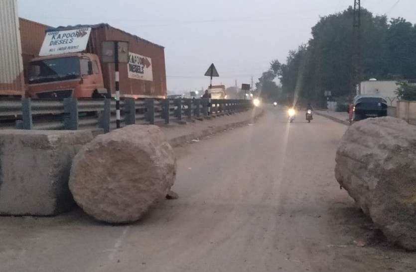 Police again took command to mark gravel transport route बजरी परिवहन रास्ते चिन्हित करने को पुलिस ने फिर संभाली कमान