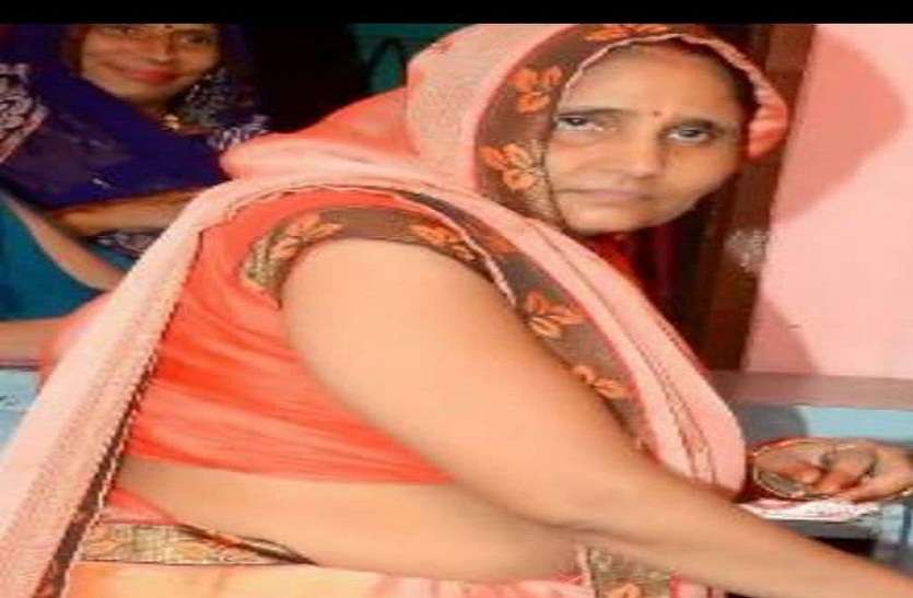 murderers had given the challenge to come home and shoot बेटे से दुश्मनी मां को गोली मारकर हत्या