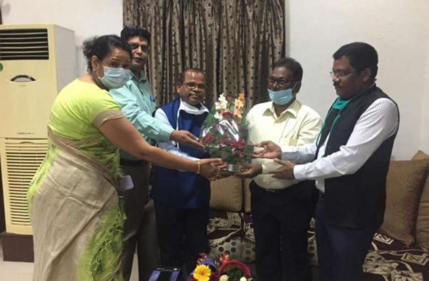 रायपुर : संभाग के नए कमिश्नर ए. कुलभूषण टोप्पो ने कार्यभार ग्रहण किया रायपुर : संभाग के नए कमिश्नर ए. कुलभूषण टोप्पो ने कार्यभार ग्रहण किया