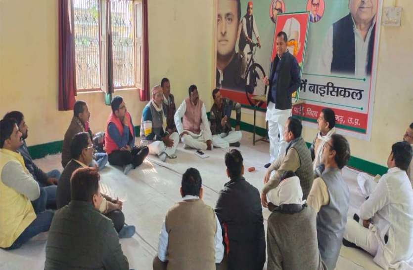 azamgarh news सपा विधायक का गंभीर आरोप, कहा अल्पसंख्यकों के प्रति दोहरा मापदंड अपना रही यूपी सरकार