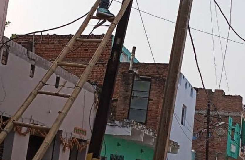 22 लाख रुपए बकाया होने पर बिजली कंपनी 10 बकायादारों को देगी कुर्की के नोटिस 22 लाख रुपए बकाया होने पर बिजली कंपनी 10 बकायादारों को देगी कुर्की के नोटिस