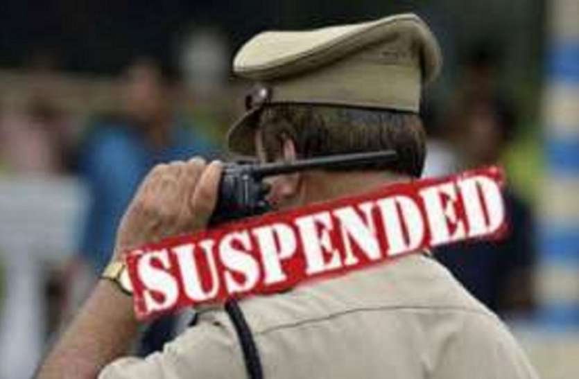 कर्नाटक : पुलिस निरीक्षक, दो कांस्टेबल निलंबित कर्नाटक : पुलिस निरीक्षक, दो कांस्टेबल निलंबित