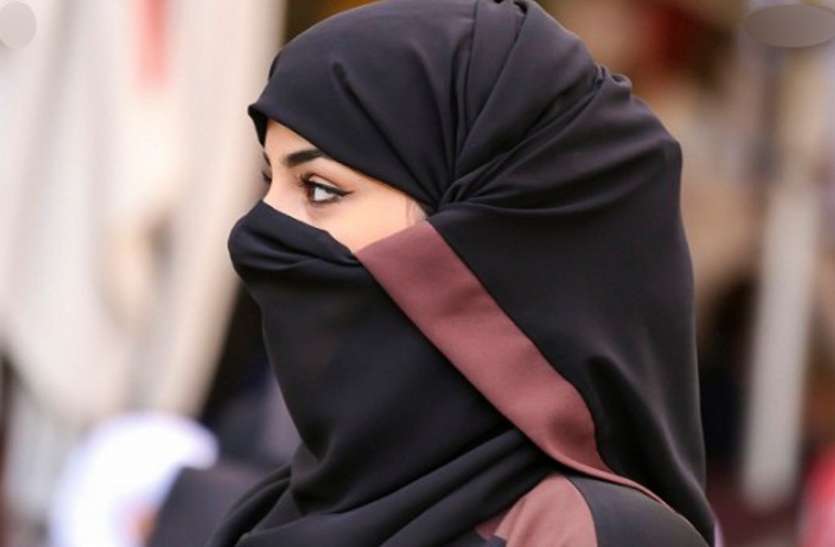 teen-talaq.jpg तीन तलाक पीड़िता से कहा- आजम खान के समधी हैैं... समझौता कर लो, जो मांगोगी वो मिलेगा