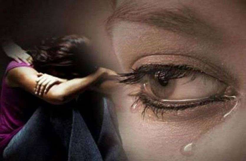 यहां बलात्कार पीड़िता किशोरी ने मृत बच्चे को दिया जन्म यहां बलात्कार पीड़िता किशोरी ने मृत बच्चे को दिया जन्म