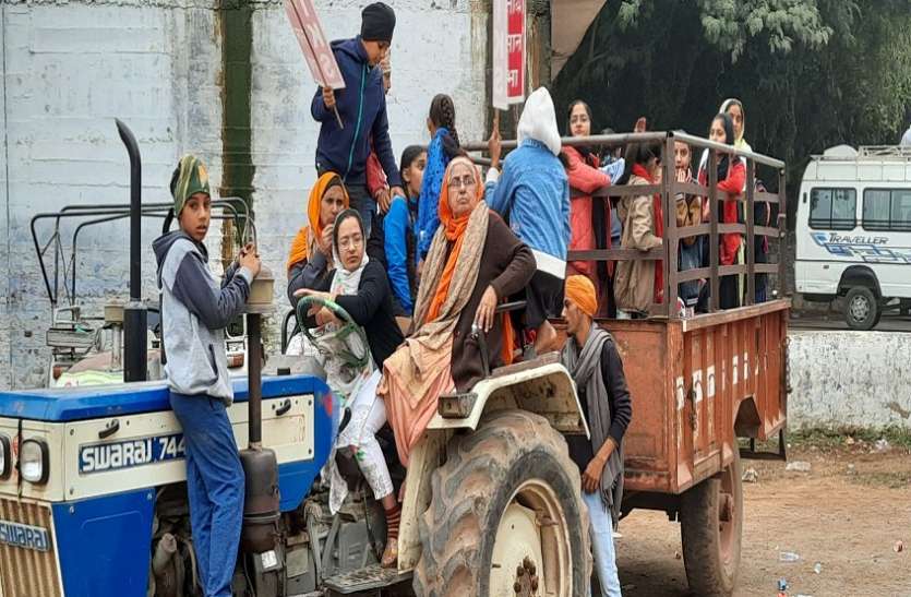 kisaan aandolan कृषि कानून के खिलाफ किसानों ने निकाली ट्रैक्टर रैली, फूलबाग पर किया प्रदर्शन