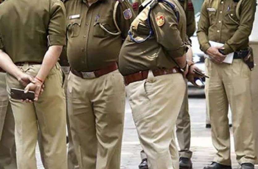यूपी के थानों पर अब एक साल से ज्यादा नहीं रहेगी इनकी तैनाती, हटाये जाएंगे, योगी सरकार ने लिया बड़ा फैसला यूपी के थानों पर अब एक साल से ज्यादा नहीं रहेगी इनकी तैनाती, हटाये जाएंगे, योगी सरकार ने लिया बड़ा फैसला