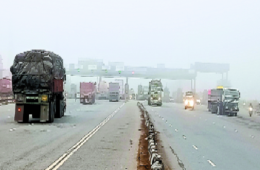 Shadow Fog : छाया घना कोहरा: जनजीवन प्रभावित Shadow Fog : छाया घना कोहरा: जनजीवन प्रभावित