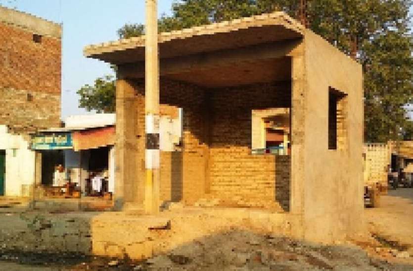 एक वर्ष से अधूरा है यात्री विश्राम गृह का काम एक वर्ष से अधूरा है यात्री विश्राम गृह का काम