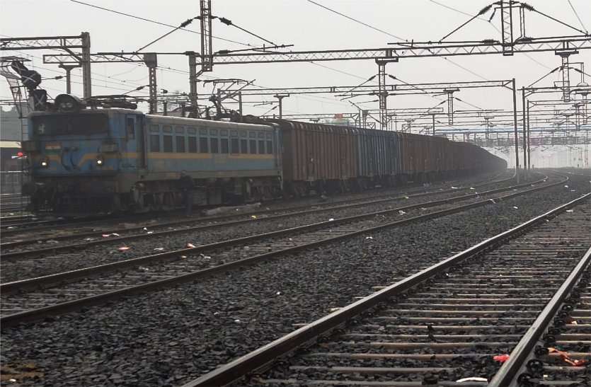 Freight trains will run like scheduled trains with increased speed बढ़ी स्पीड के साथ यात्री ट्रेनों की तरह तय समय से चलेंगी मालगाड़ी