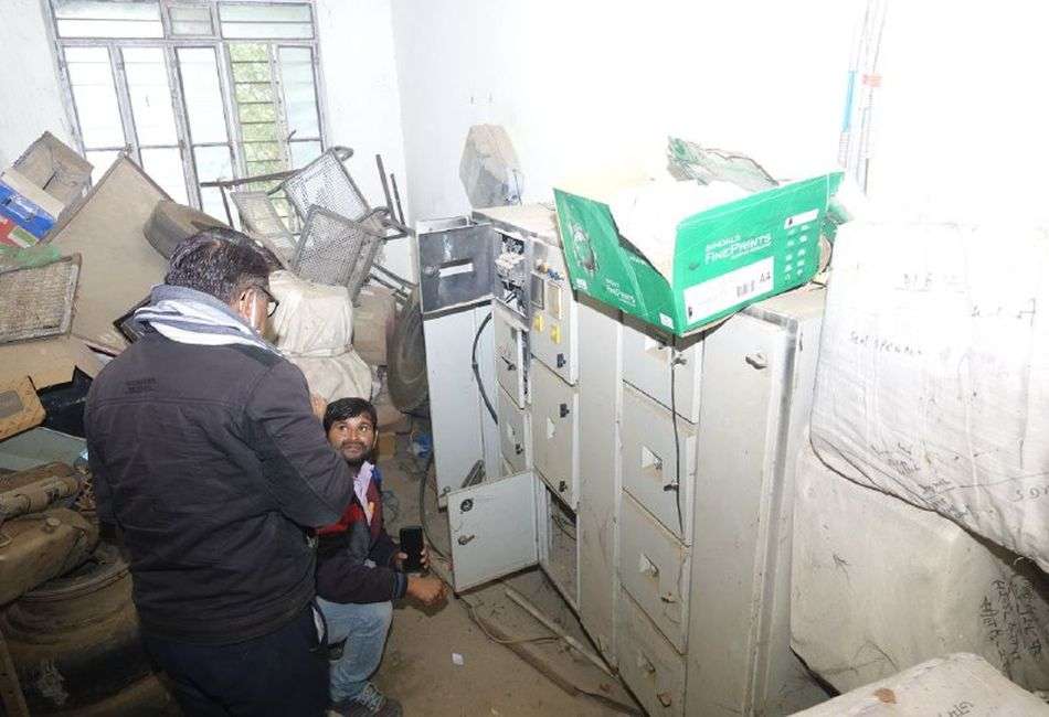 सीएमएचओ कार्यालय के बिजली कक्ष में लगी आग, कर्मचारियों ने तुरंत मिट्टी डाल किया काबू