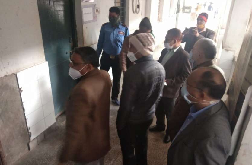 एसडीएम के सामने बोला झूठ तो खुली अफसर की पोल एसडीएम के सामने बोला झूठ तो खुली अफसर की पोल