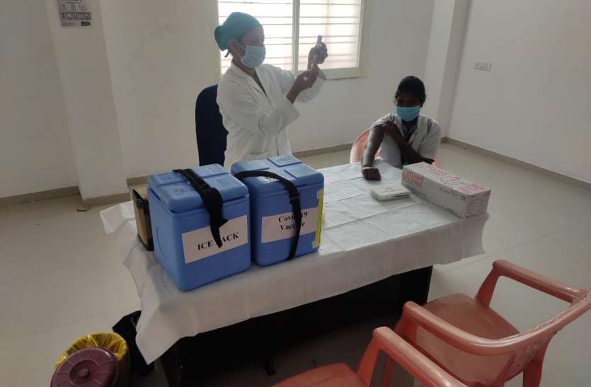 Kovid 19 runs dry run for vaccination कोविड 19 वैक्सीनेशन के लिए चला ड्राय रन