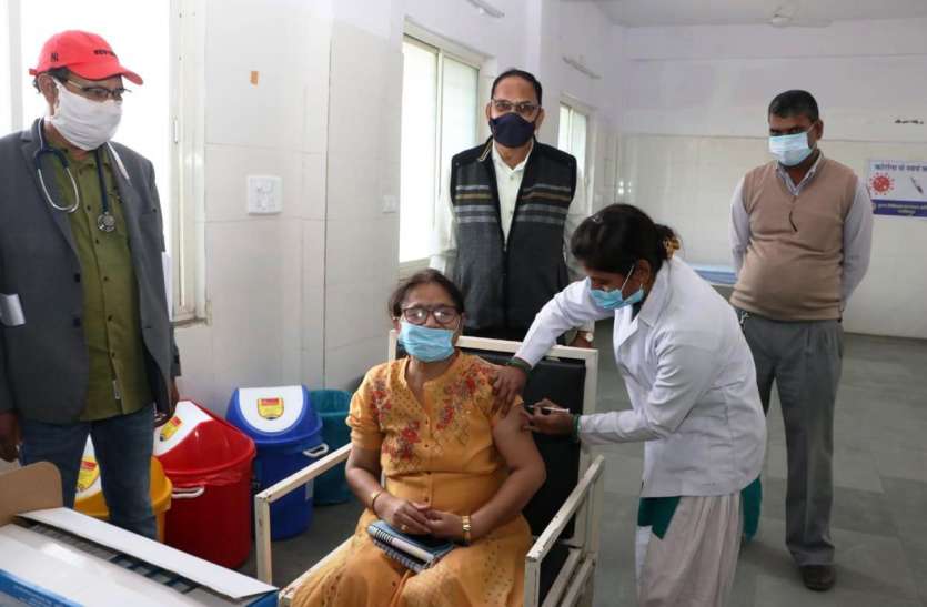 0901nsp2.jpg 3 केन्द्रों पर 103 स्वास्थ्य कर्मियों के वैक्सीनेशन का किया गया रिहर्सल